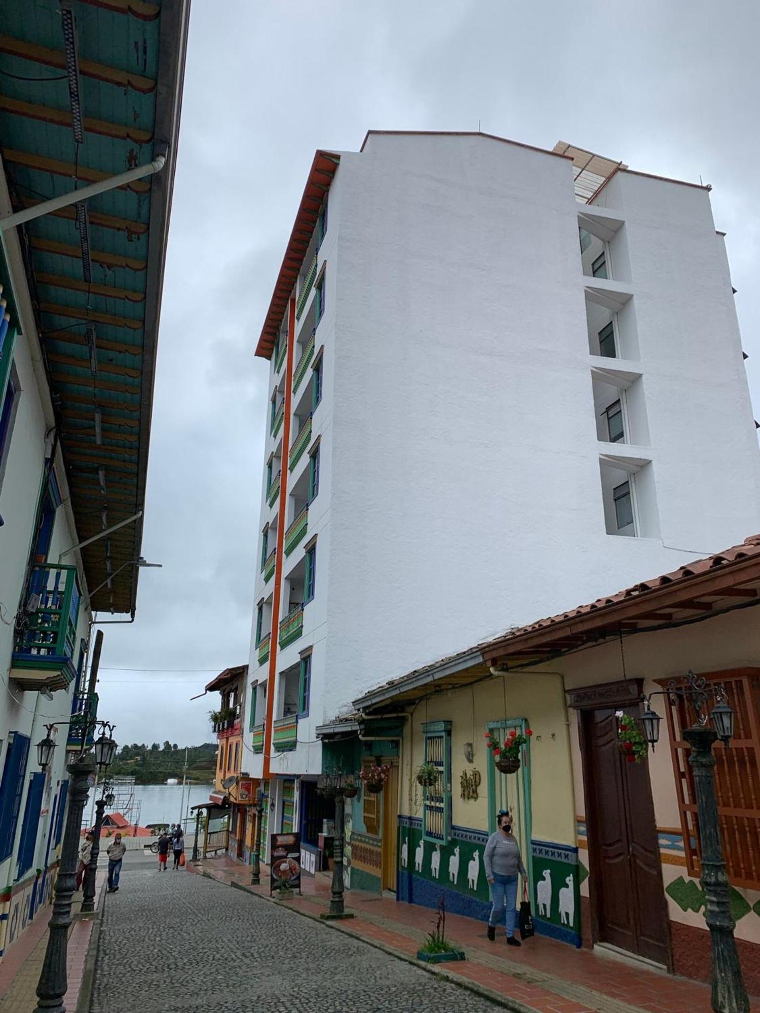 Apartamentos San Jose Vistal Al Lago, Cerca Del Parque. Guatape. Bagian luar foto