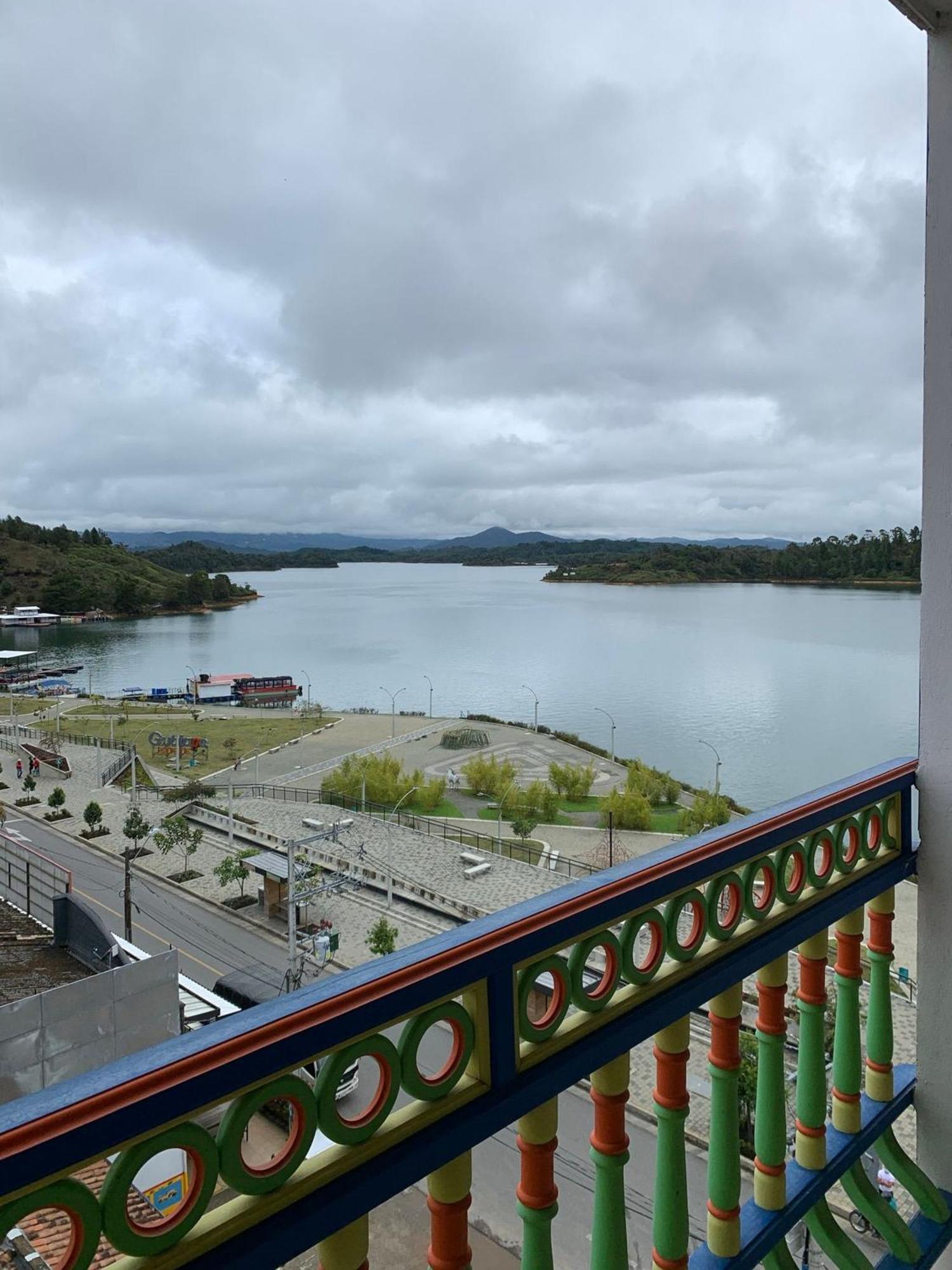 Apartamentos San Jose Vistal Al Lago, Cerca Del Parque. Guatape. Bagian luar foto