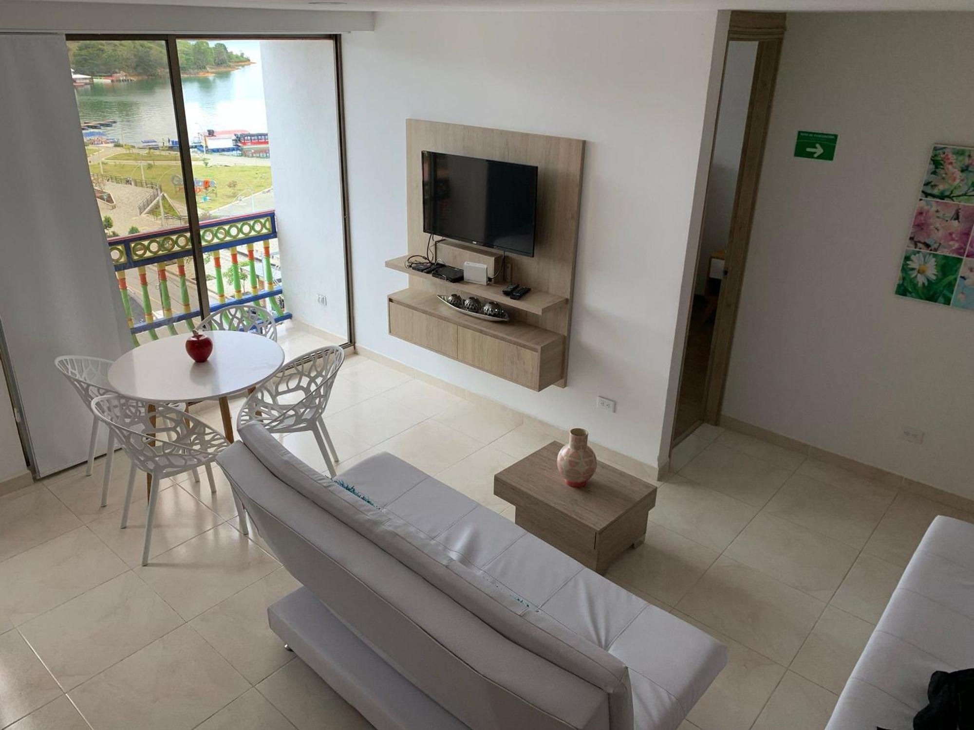 Apartamentos San Jose Vistal Al Lago, Cerca Del Parque. Guatape. Bagian luar foto